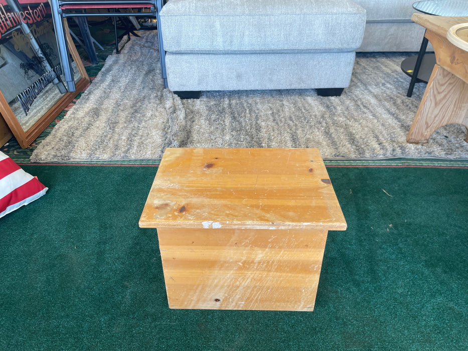 Wood step stool 32627