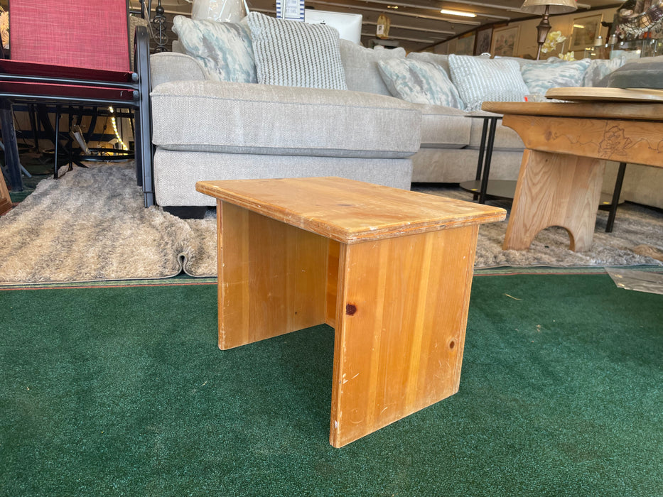 Wood step stool 32627