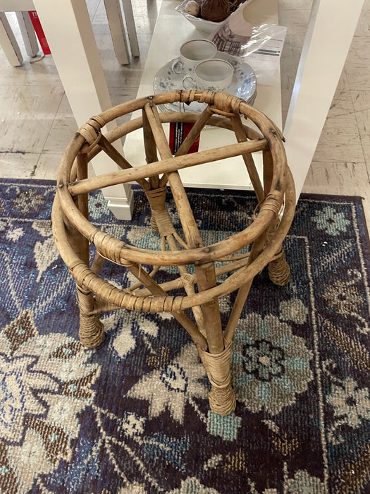 Vintage rattan bamboo wicker outdoor patio or indoor stool/plant stand 32148