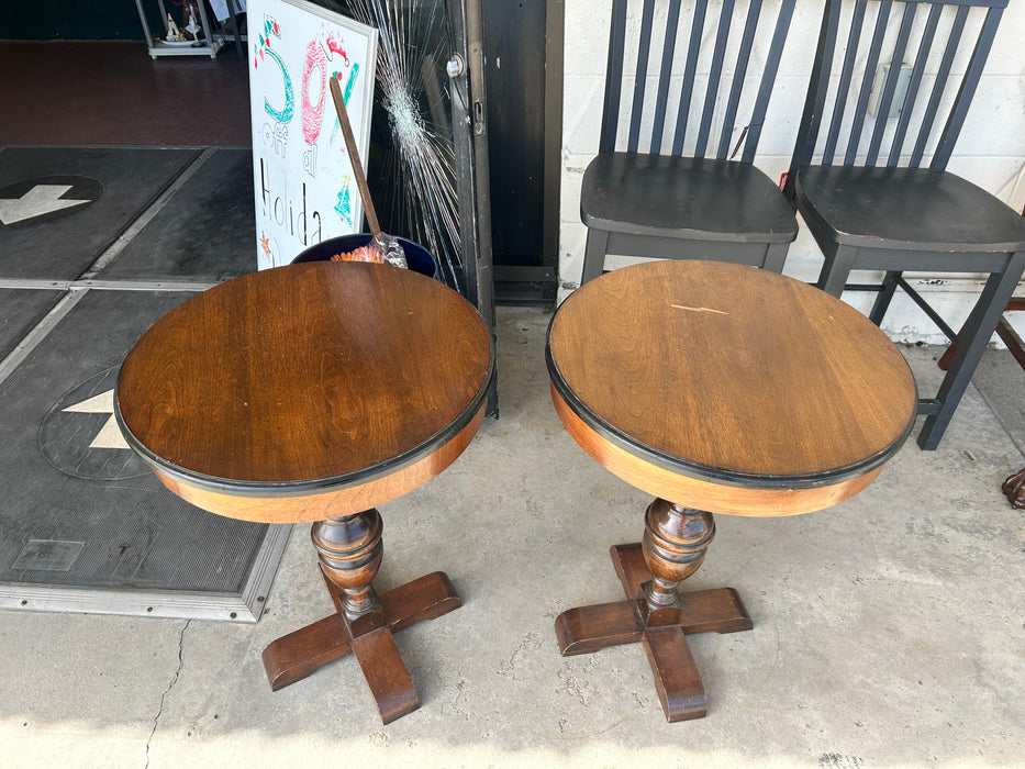 Drum end tables w/ round top, pedestal base 33600