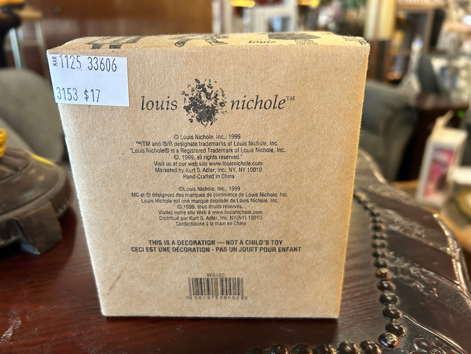 The house of Louis Nichole canopy bed ornament 33606