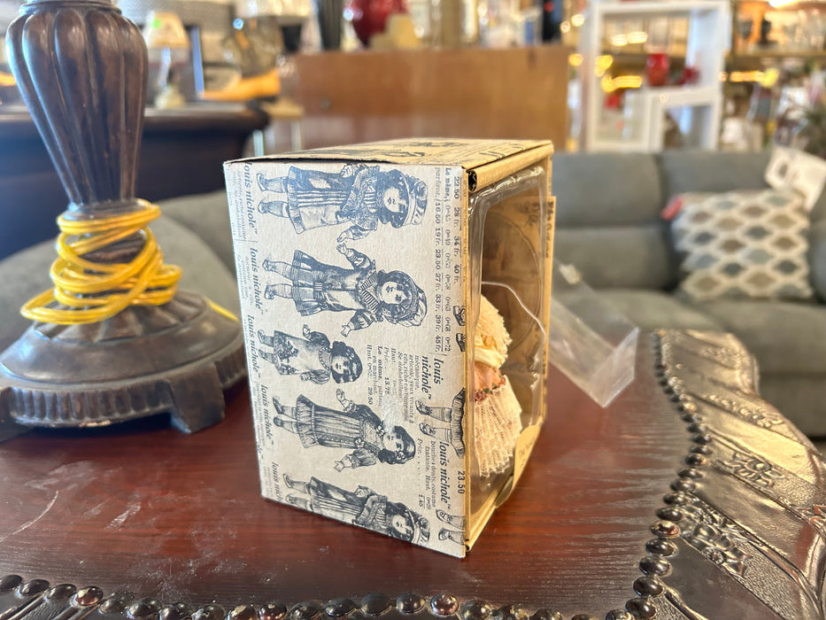 The house of Louis Nichole lady with child ornament 33607