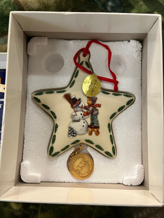 MJ Hummel Christmas ornament 33620