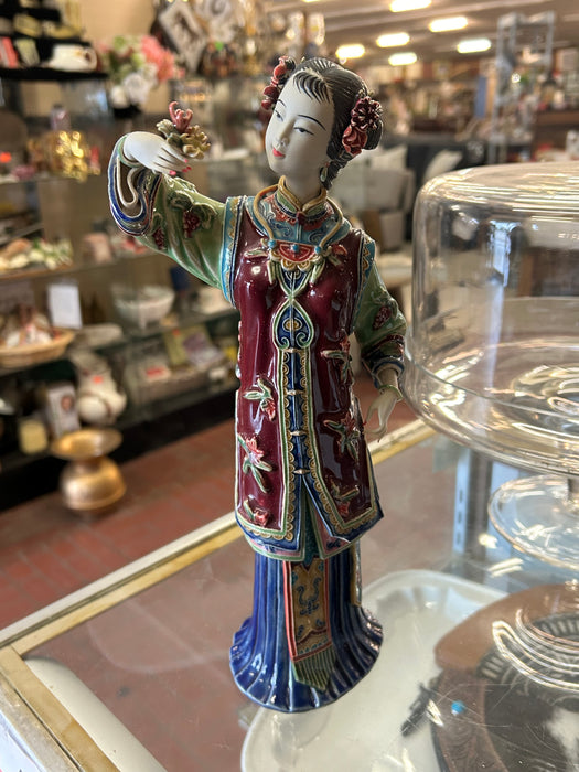 Vintage Chinese Wucai porcelain figurine "Delicate lady with sunflower" AS IS 33623
