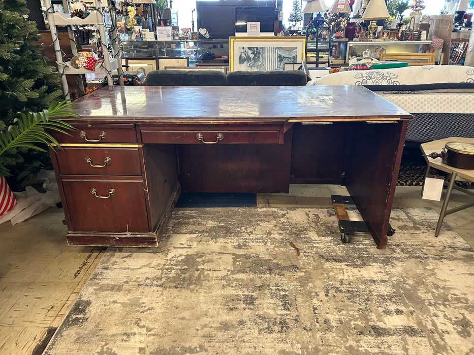 4 drawer mahogany desk AS IS 33665