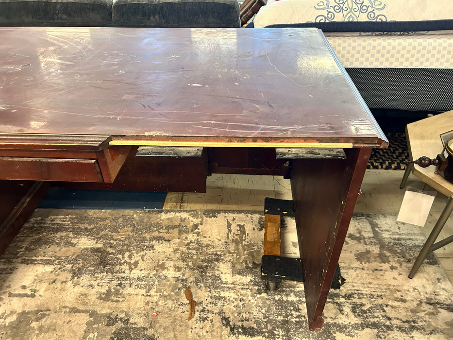 4 drawer mahogany desk AS IS 33665