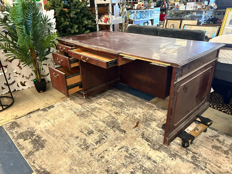 4 drawer mahogany desk AS IS 33665