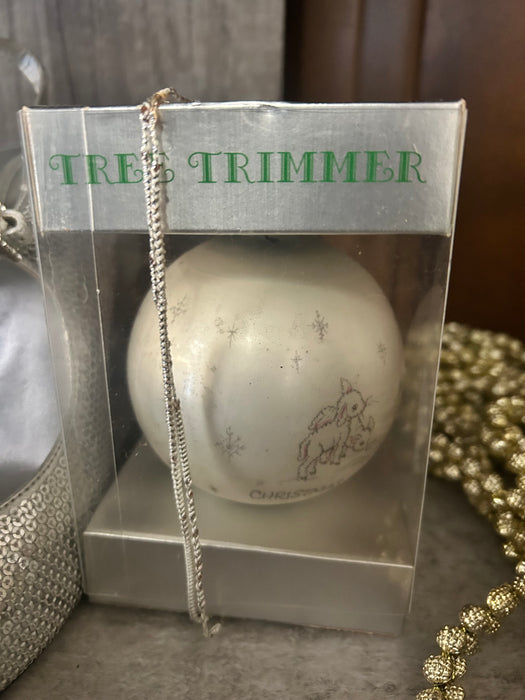 Hallmark Tree Trimmer Christmas 1973 ornament in original box 33689