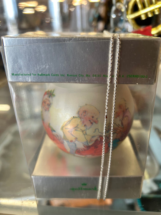 Hallmark Tree Trimmer Christmas glass ornament Santa with elves in original box 33690