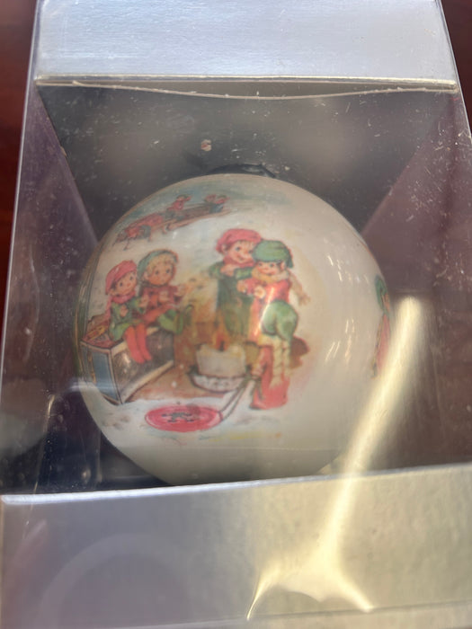 Hallmark Tree Trimmer Christmas glass ornament ice skating in original box 33691