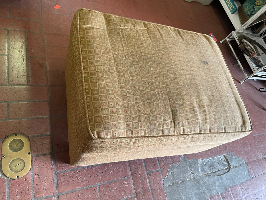 Upholstered ottoman 32222