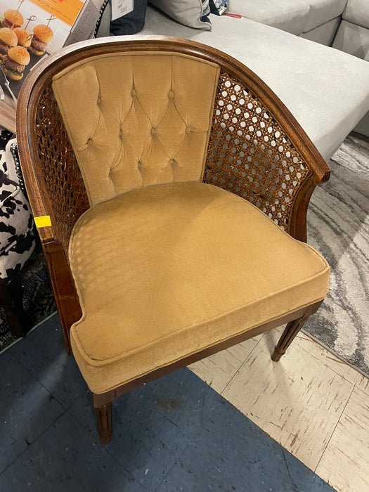 Vintage mid century wood/cane/upholstered tufted curved back tan chair 32186