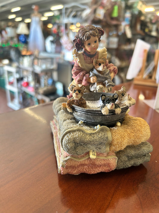 Vintage The Boyds Yesterday's Child music box 33693