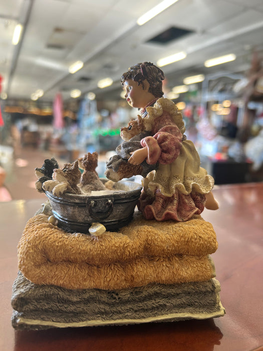 Vintage The Boyds Yesterday's Child music box 33693