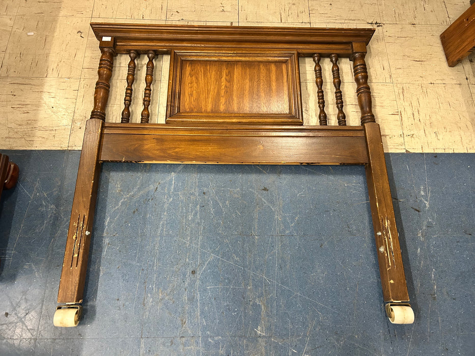 Wood twin headboard on casters 33703