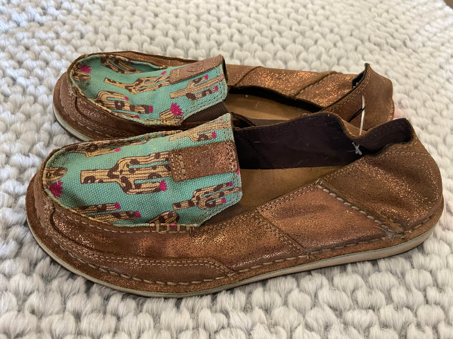 Ariat aqua and cactus pattern size 8B shoes 32464