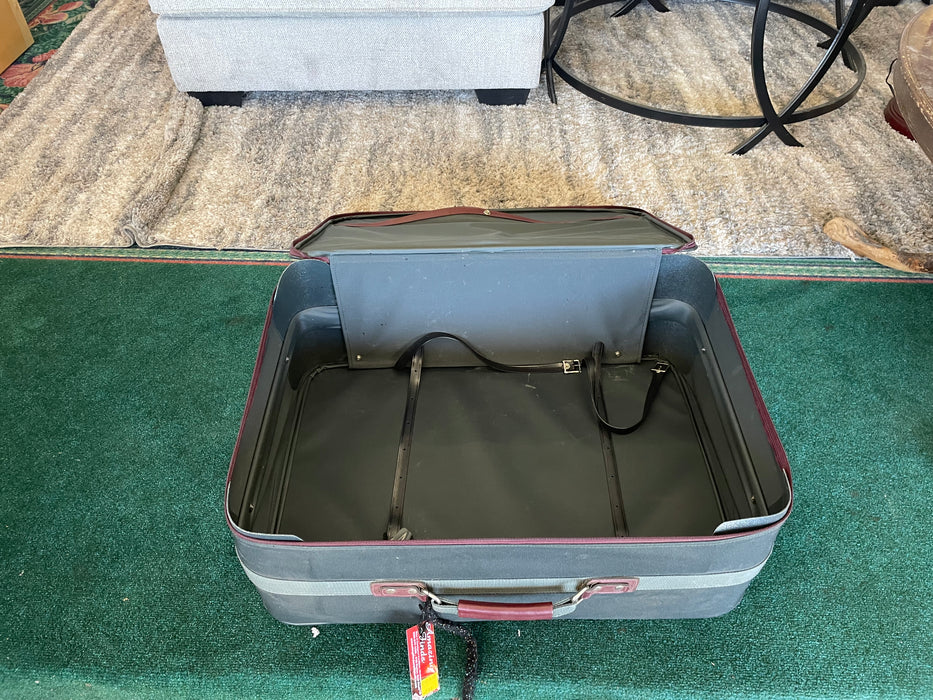 American Tourister luggage with wheels 32488