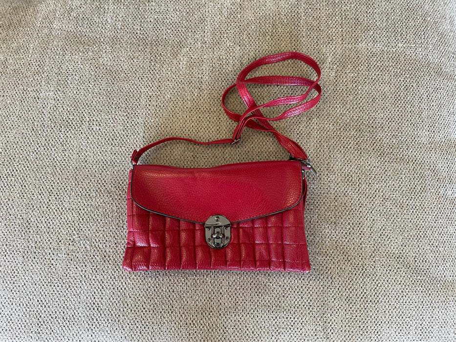 Small red quilted purse 32493