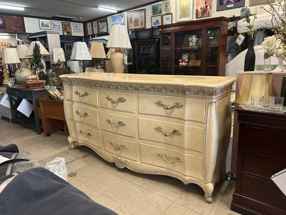 Henredon French Rococo Louis XV 9-drawer dresser 34209