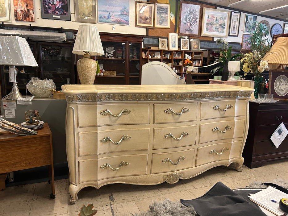 Henredon French Rococo Louis XV 9-drawer dresser 34209