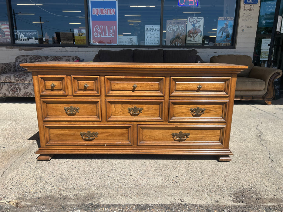 Wood 8-drawer dresser 34223