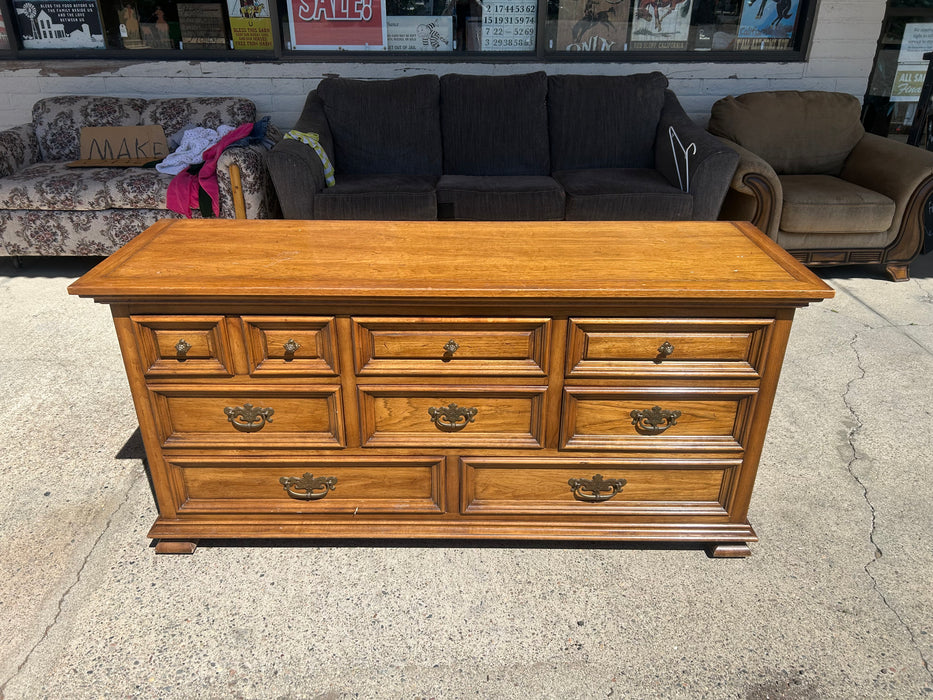 Wood 8-drawer dresser 34223