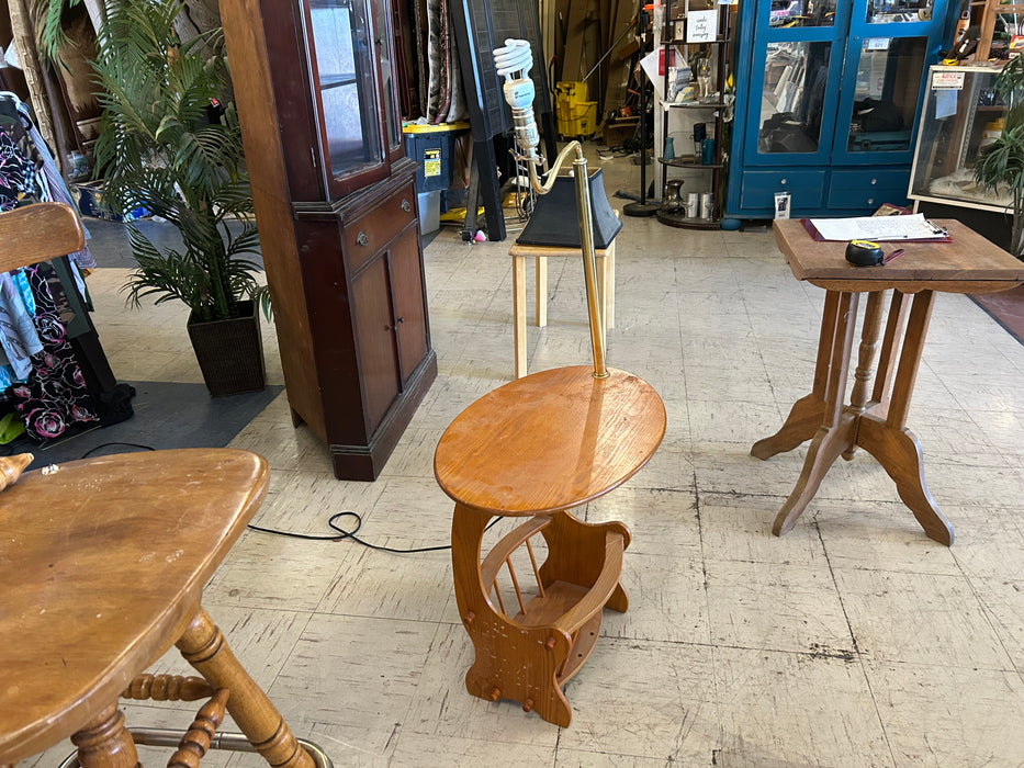 Accent side end table with built in lamp and magazine rack 34236