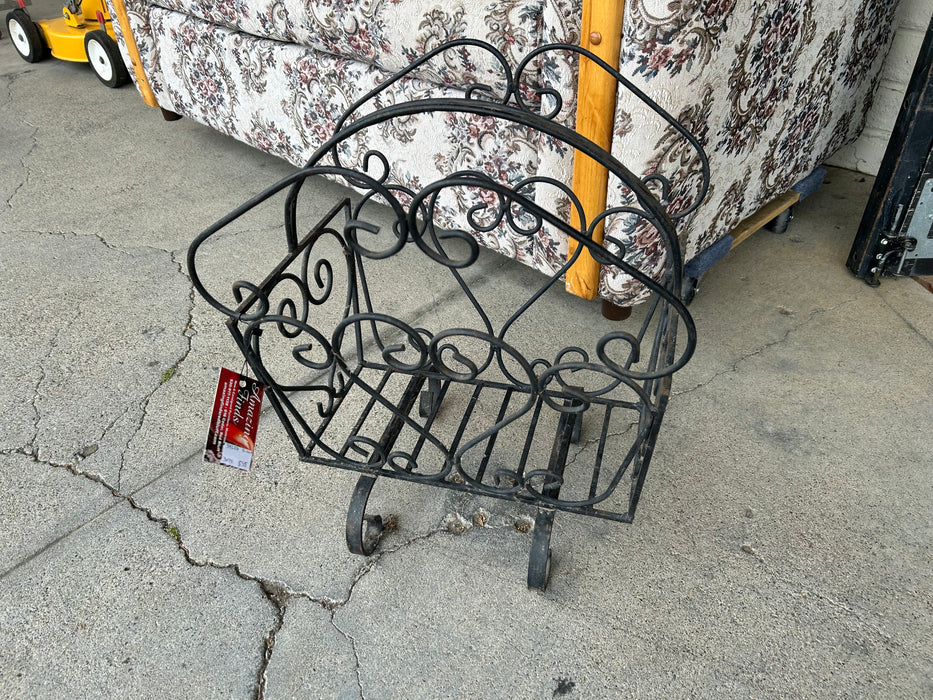 Black iron metal magazine rack 34250