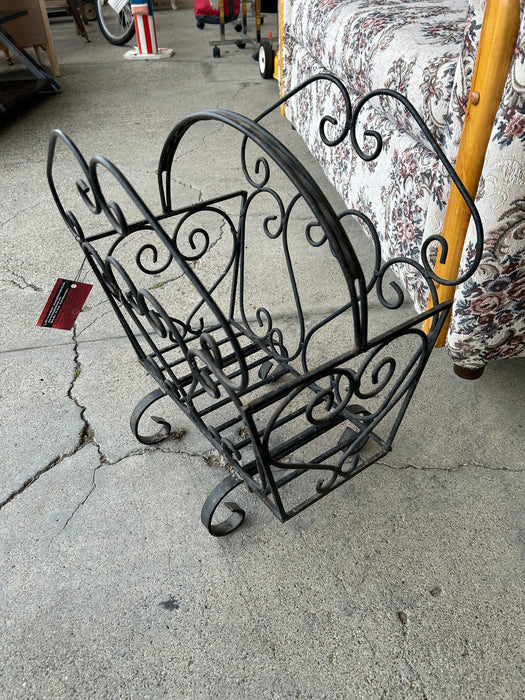 Black iron metal magazine rack 34250
