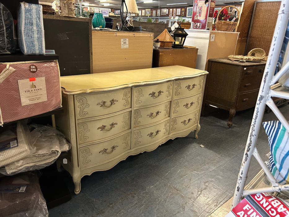9 drawer French Provincial Bassett long dresser 34246