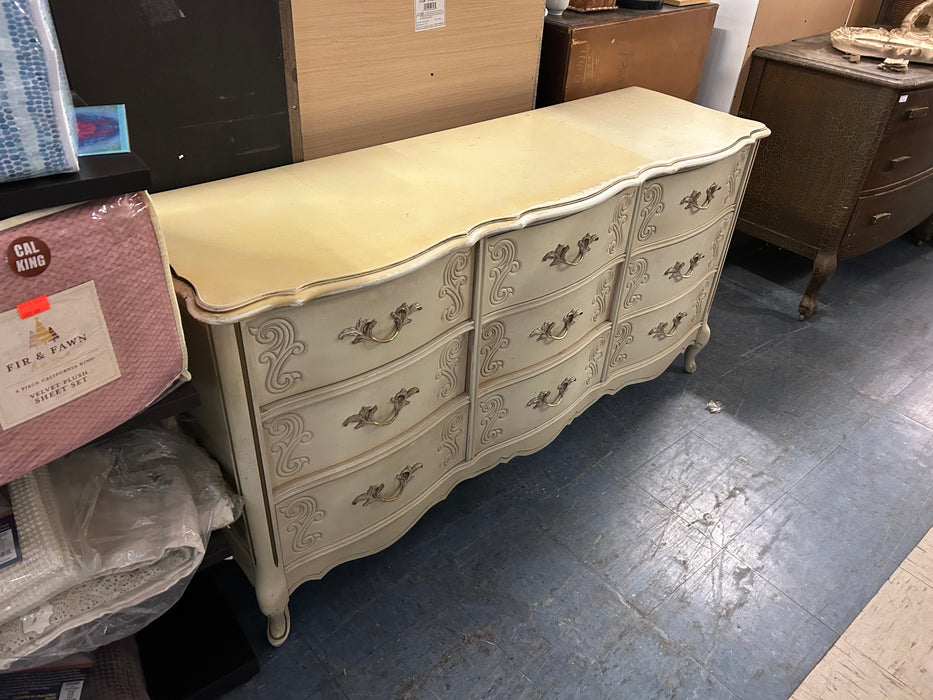 9 drawer French Provincial Bassett long dresser 34246