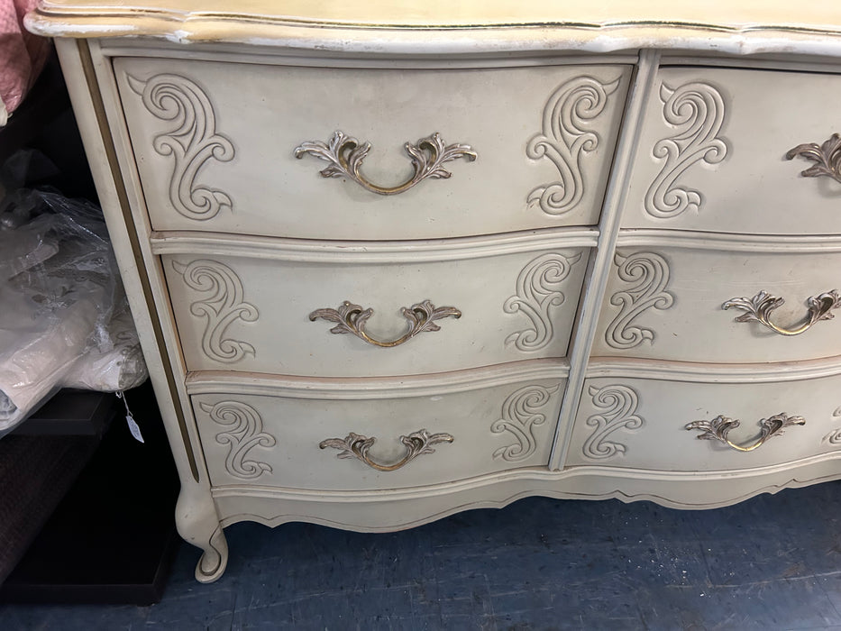 9 drawer French Provincial Bassett long dresser 34246