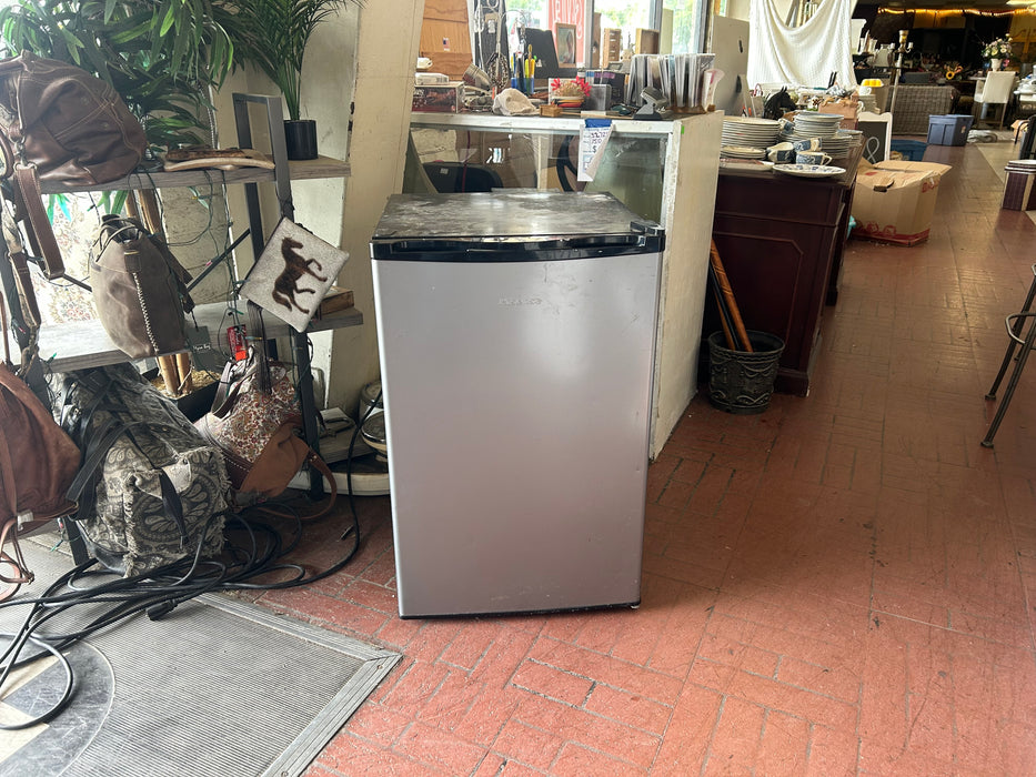 Hisense mini fridge refrigerator 34281