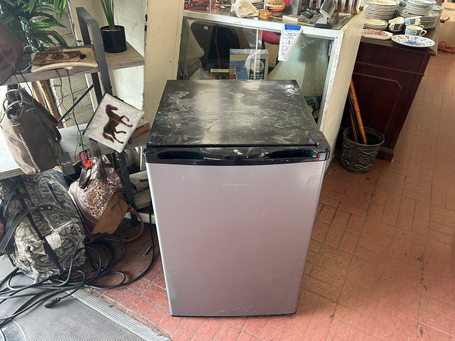 Hisense mini fridge refrigerator 34281