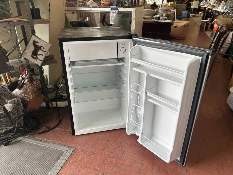 Hisense mini fridge refrigerator 34281
