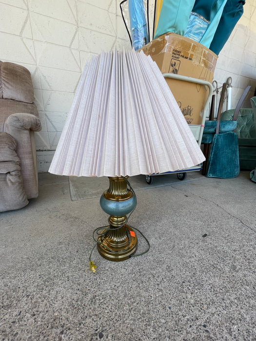 Lamp w/ shade 30930