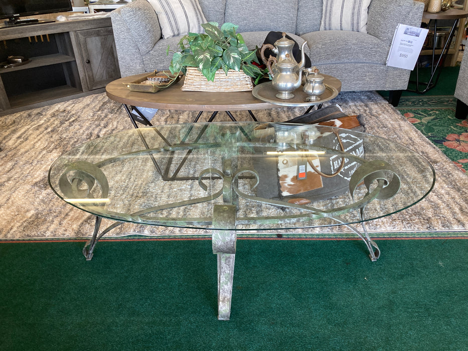 Wrought iron oval coffee table w/ glass top 30911