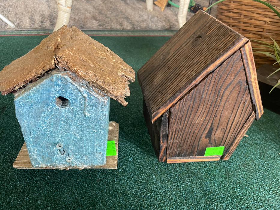 Set of 2 small wood birdhouses 33228