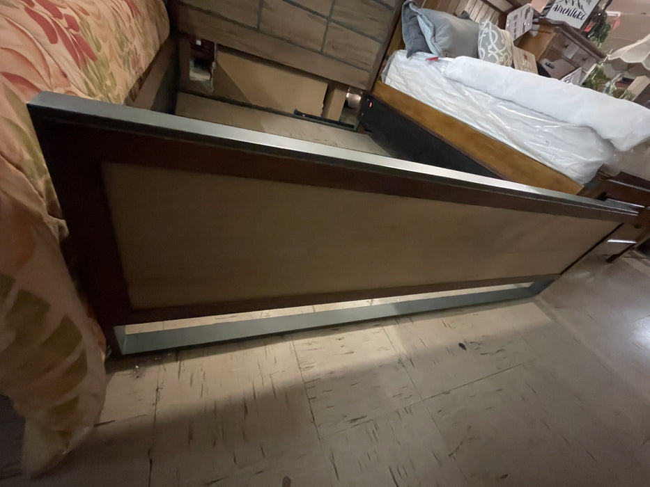 Queen LaZBoy/LazyBoy bed frame 31527
