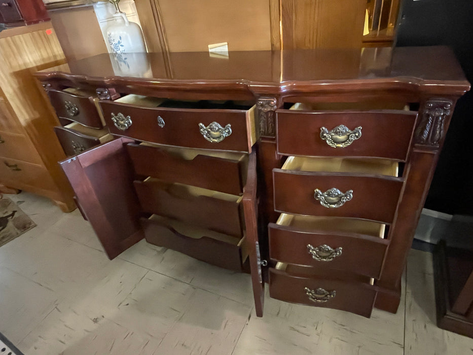 Broyhill 12-drawer ornate dresser 31532