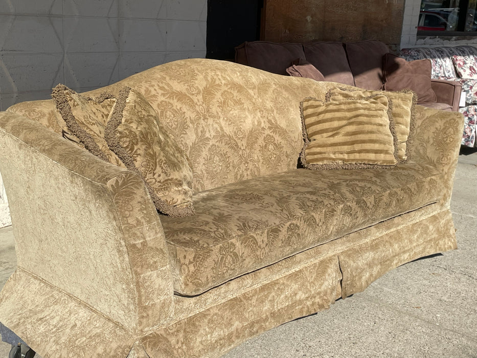 Tan/beige camelback sofa with 4 pillows 31533