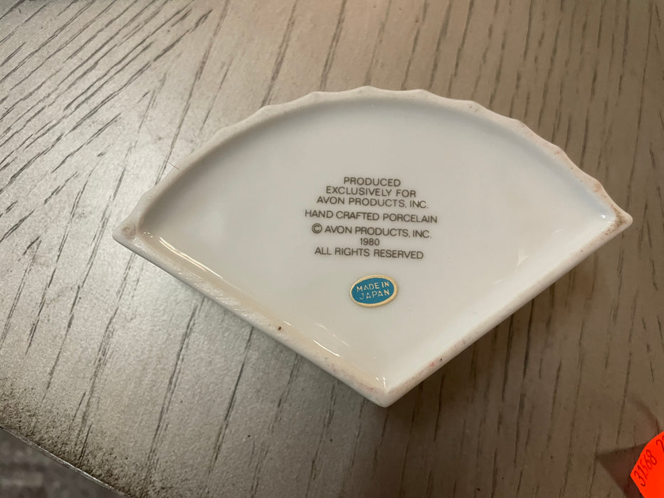 Vintage 1980 Avon collectible porcelain trinket box fan shaped 31568