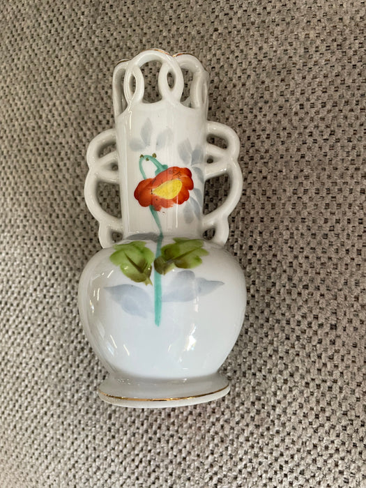 Vintage occupied japanese vase 31610