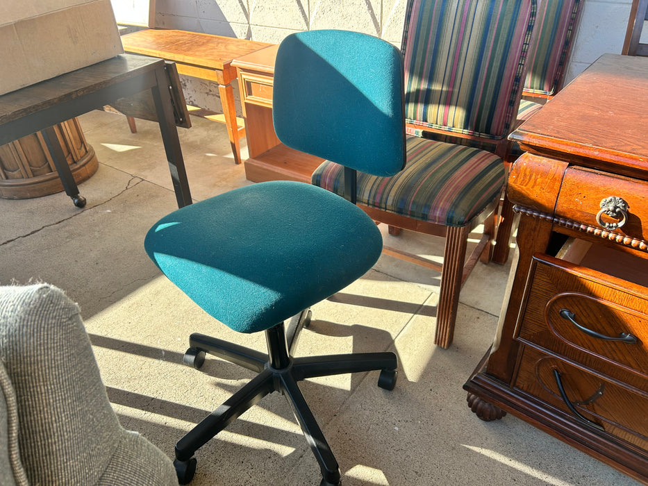 Green upholstered office desk chair 34017