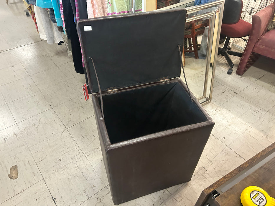 Leatherette storage box 33994