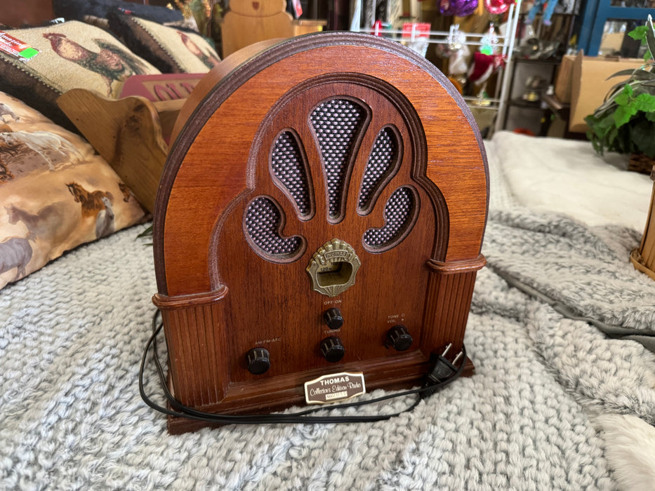 Thomas collector antique radio 33056