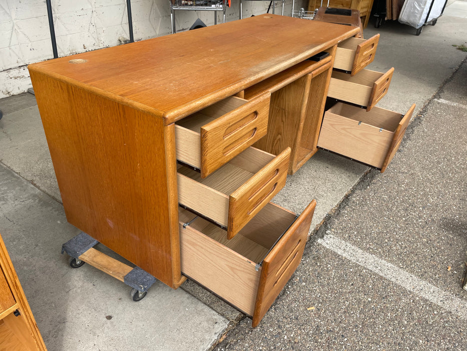 6 drawer oak computer desk 33099