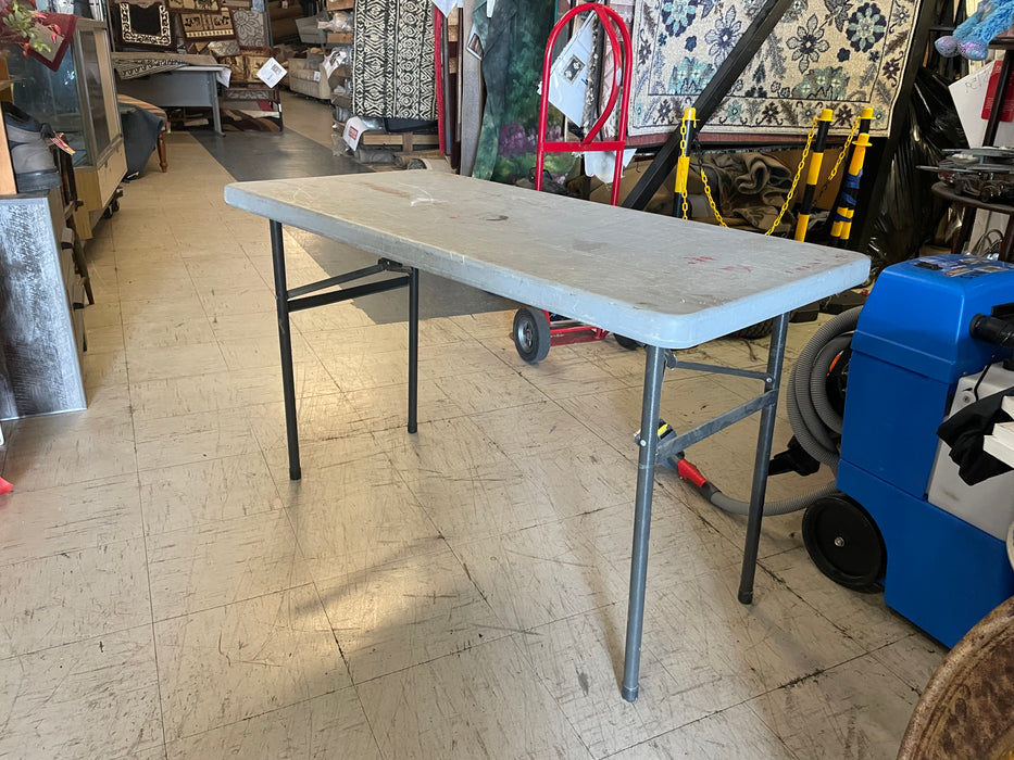 Foldable plastic table 33126