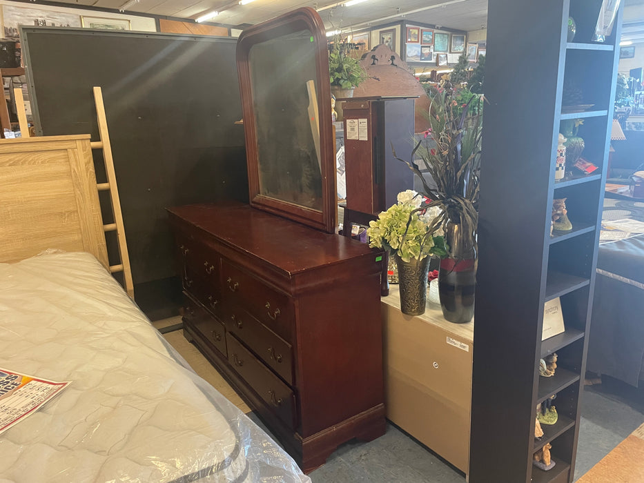 Dresser with 8 drawers and beveled mirror 33124