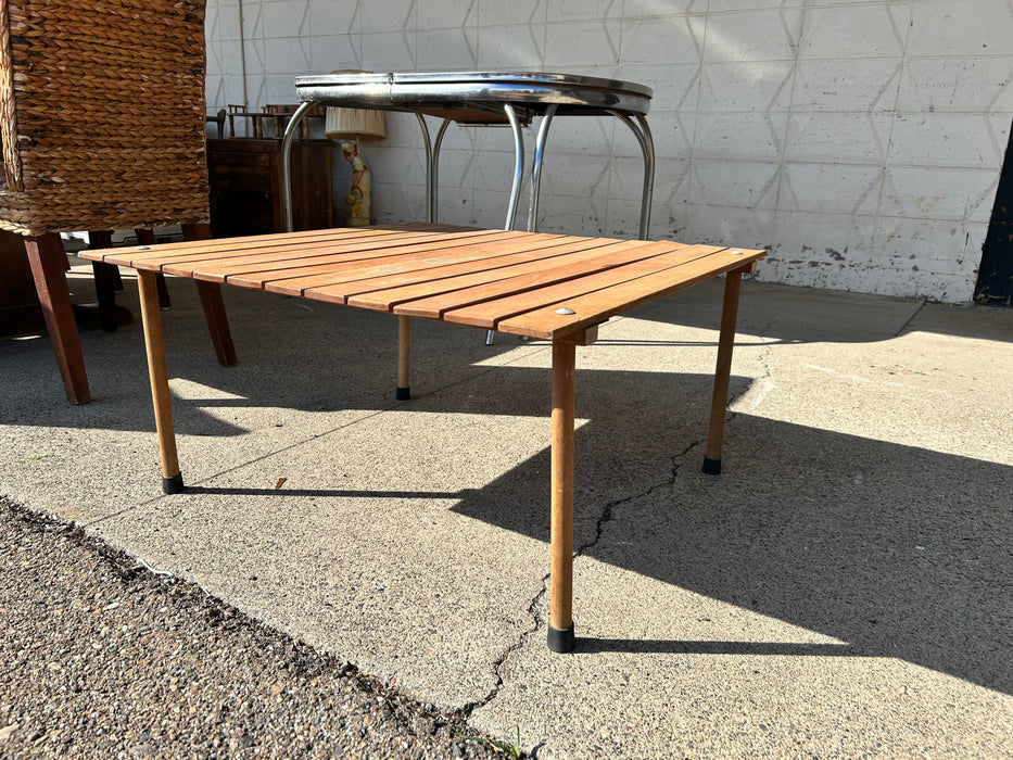 Wood slat coffee table 33925